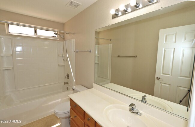 Building Photo - 14168 W Clarendon Ave