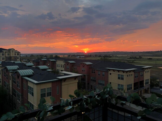 Building Photo - Charming 2 Bed, 2 Bath Top-Floor Condo with Great Sunrise Views