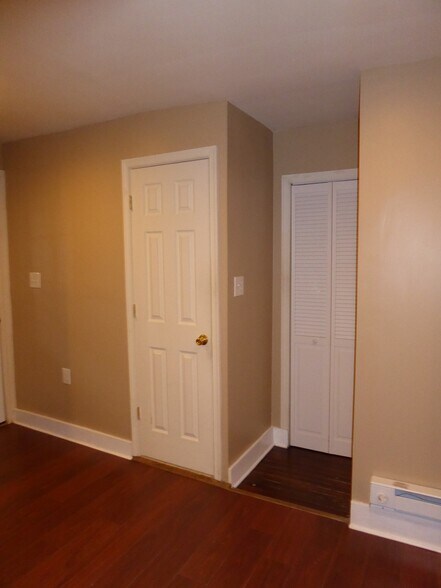 Building Photo - 106 9th St SE