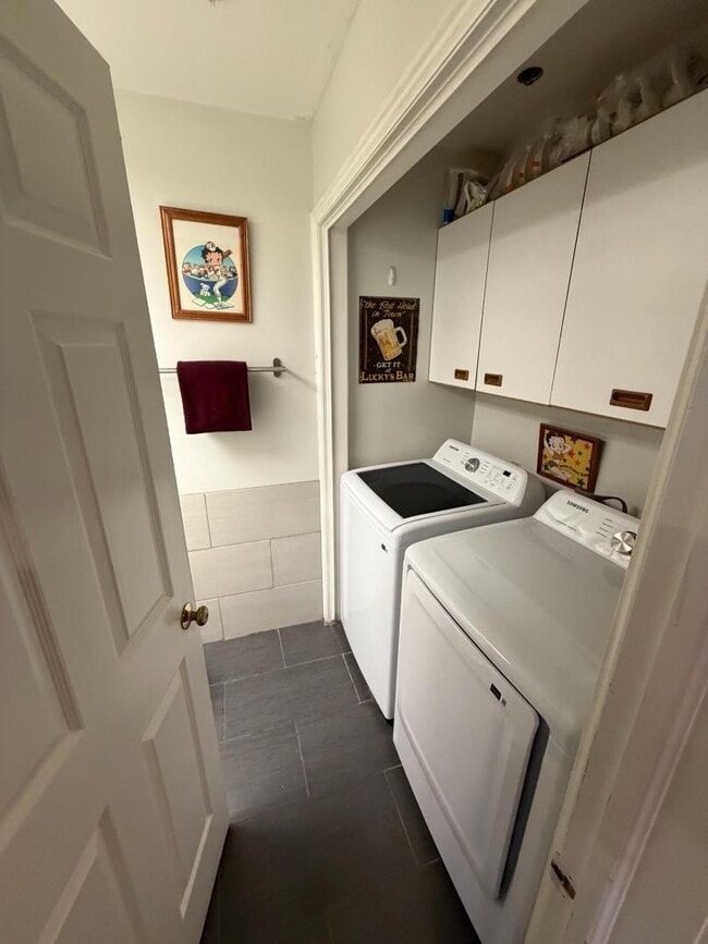 Building Photo - 44 W Broadway