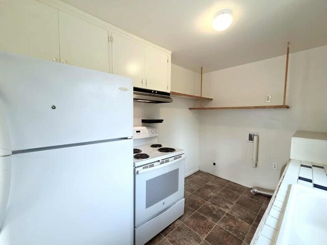 Building Photo - Two Bedrooms & One Bathroom Home $100.00 o...