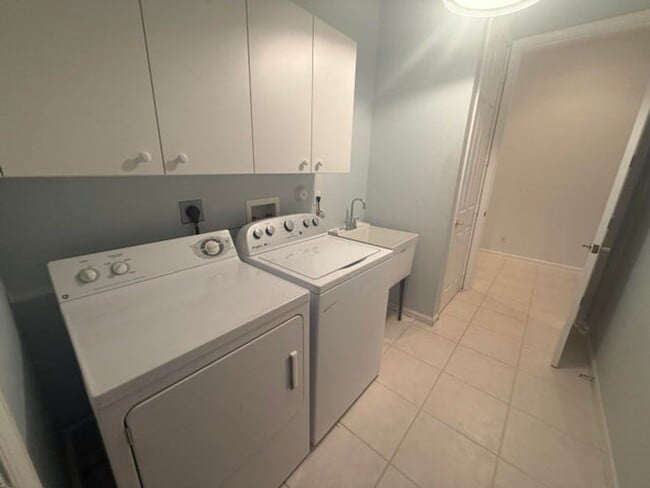 Building Photo - 9041 Bay Harbour Cir