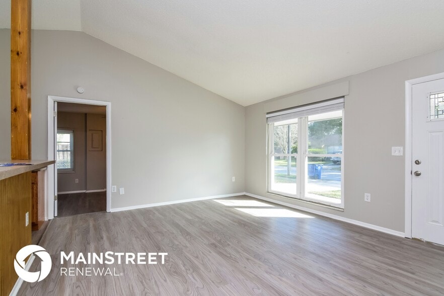 Building Photo - 7845 Avenal Loop