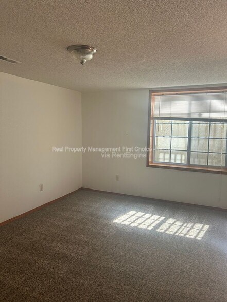Building Photo - 10805 E Funston St