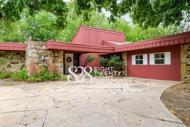 Building Photo - Talk About Unique! MUST SEE 3 bed/2 bath P...