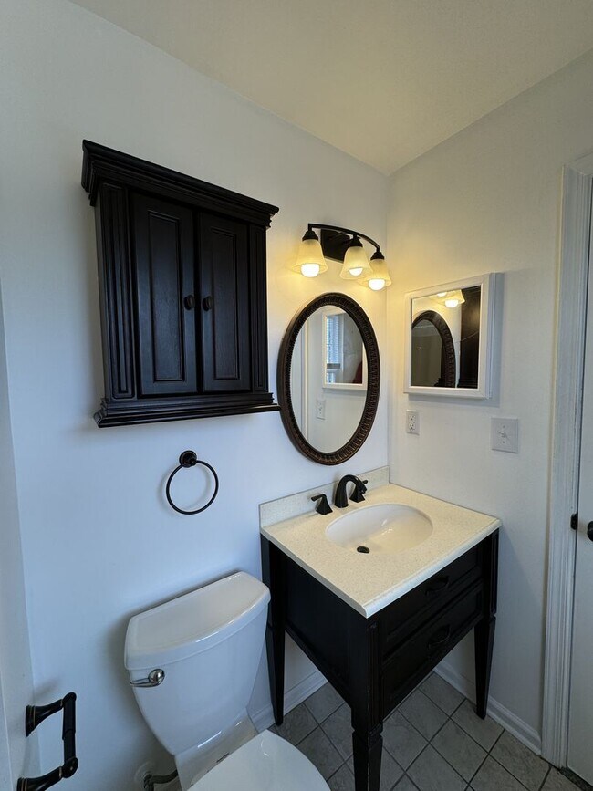 Building Photo - Cozy 3BR Townhome!