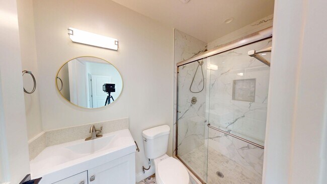 Building Photo - Modern 3-Bed/3-Bath Townhome