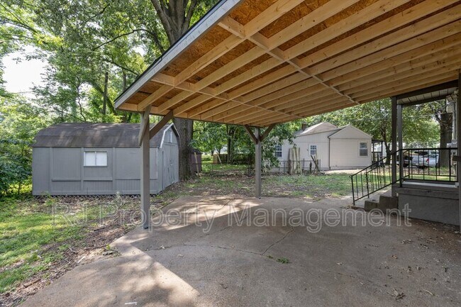 Building Photo - 605 Orchard Ave