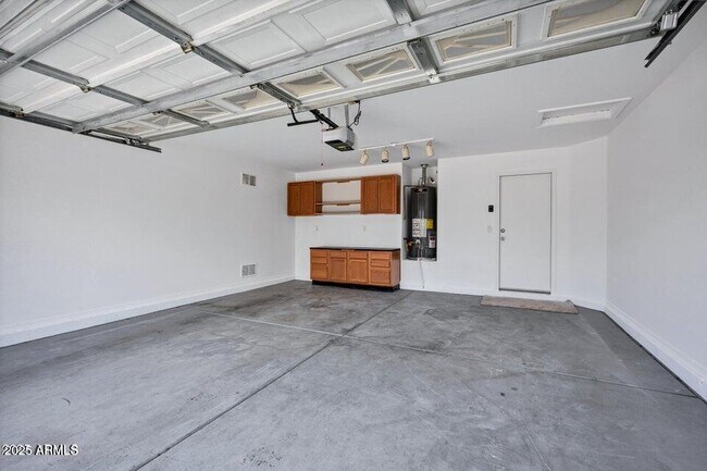 Building Photo - 2943 E Mead Dr