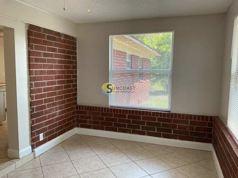 Building Photo - 3235 Holly Berry Ln