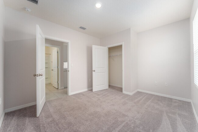 Building Photo - "Spacious 5-Bed Oasis located in SouthShore Bay!