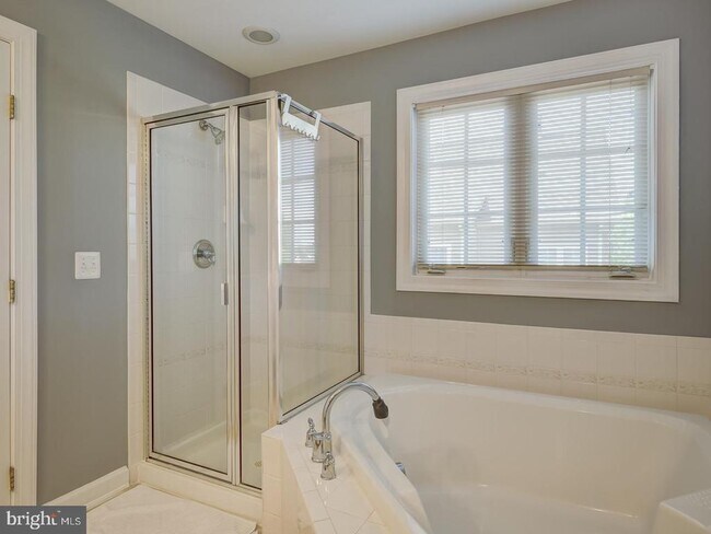 Building Photo - 8410 Chaucer House Ct