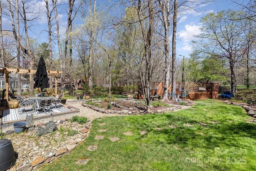 Building Photo - 929 Autumnwood Ln