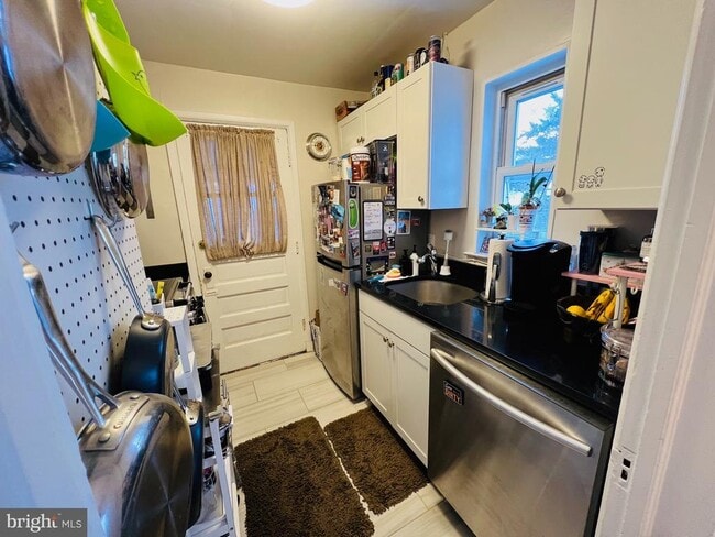 Building Photo - 909 S Irving St