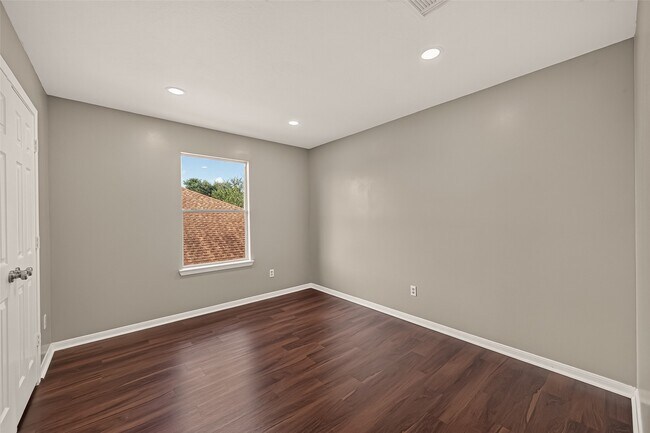 Building Photo - 6542 Carly Park Way