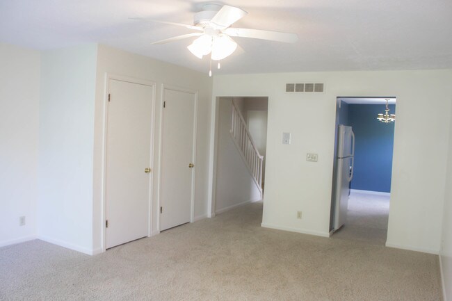 2006 E Lincoln St - 2006 E Lincoln St Bloomington IL 61701 | Apartment