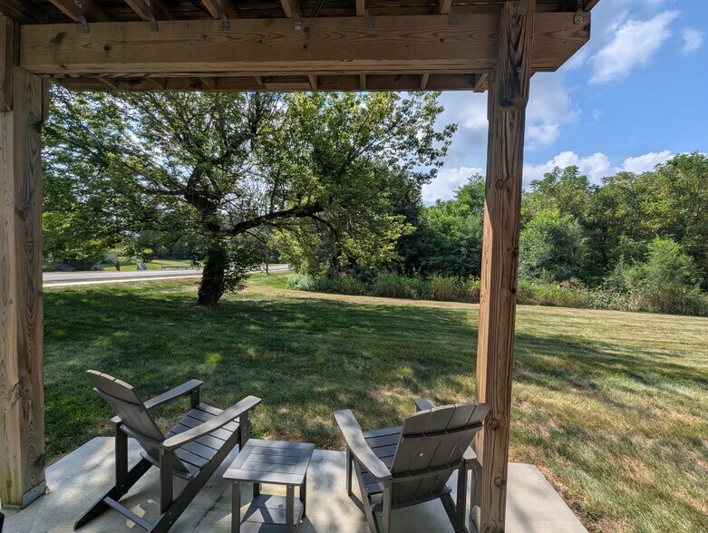 Building Photo - 327 Melbourne Ln