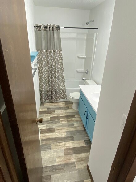 Building Photo - 512 SE Magazine Rd