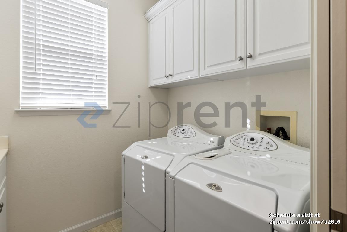 Building Photo - Unit