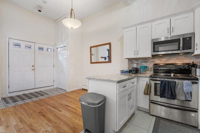 Building Photo - 113 W Dedham St
