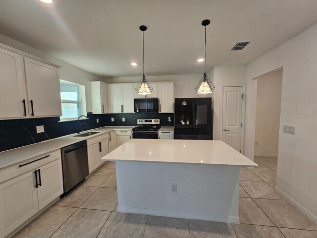 Building Photo - 3928 Capri Coast Dr