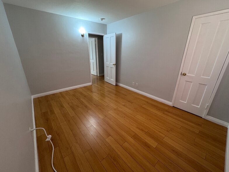 Bedroom - 1850 N Hollywood Way