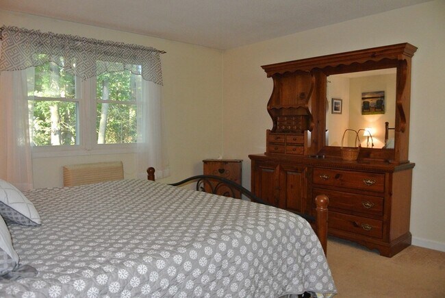 Building Photo - 19 Pine St