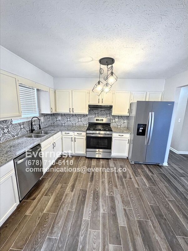 Building Photo - 4060 Day Trail S