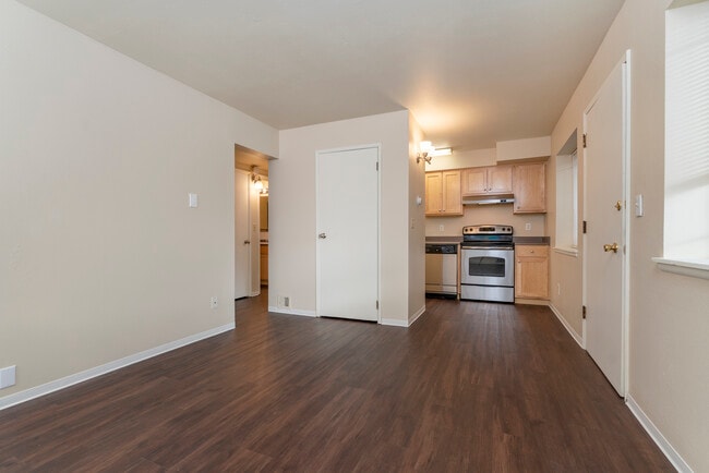 1 Bedroom 576 Sq Ft - 601 Jackson Apartments