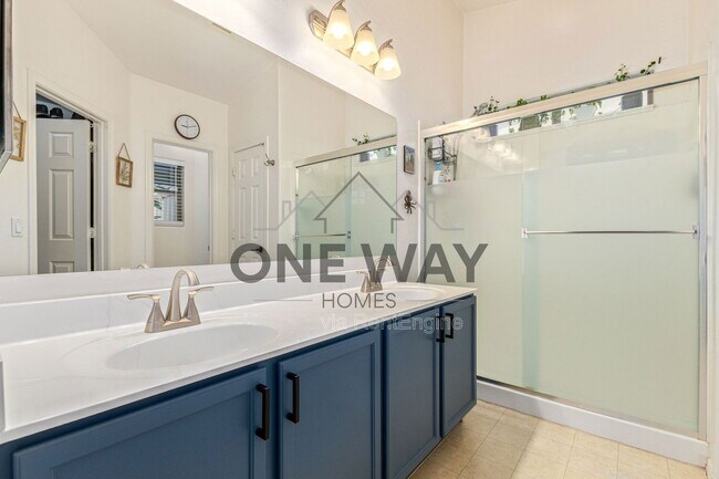 Building Photo - 543 S Wildrose