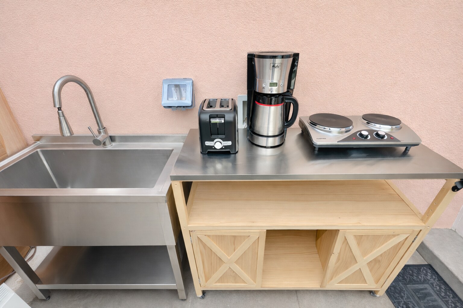 Building Photo - 10443 Califa St