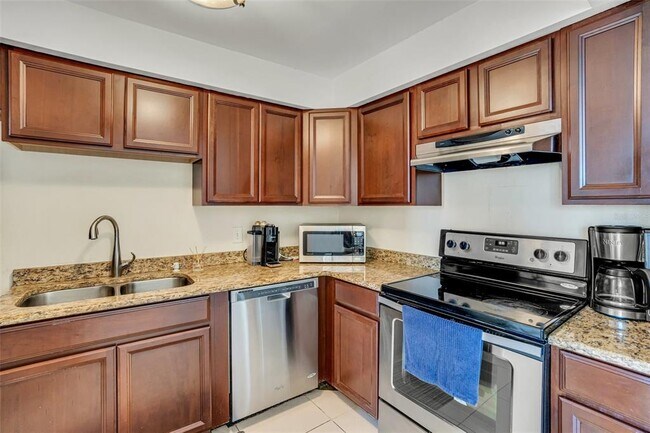 Building Photo - 255 Dolphin Point