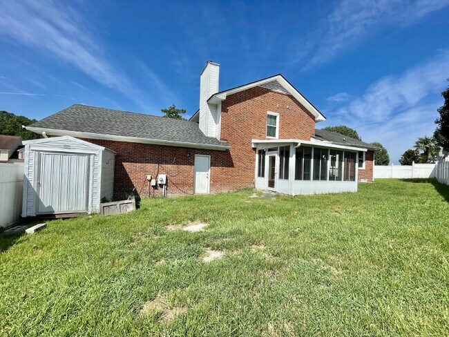 Building Photo - 4 bedroom, 3 bathroom Nest in Spring Lake