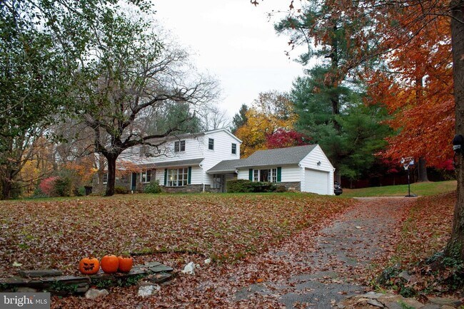 Building Photo - 901 Academy Ln