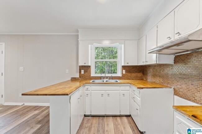 Building Photo - 1404 4th Pl NW