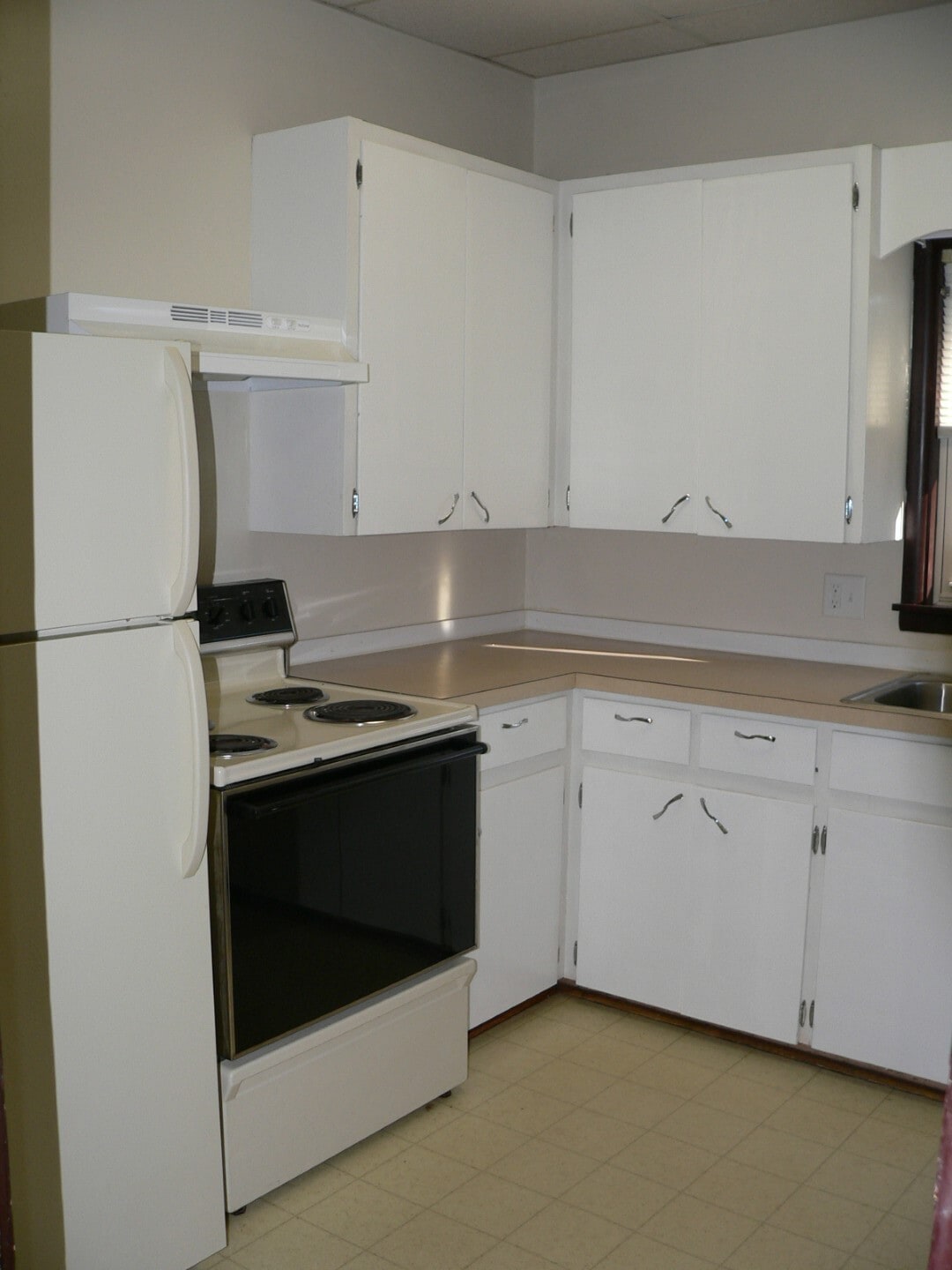 Kitchen - 2 S Rural St