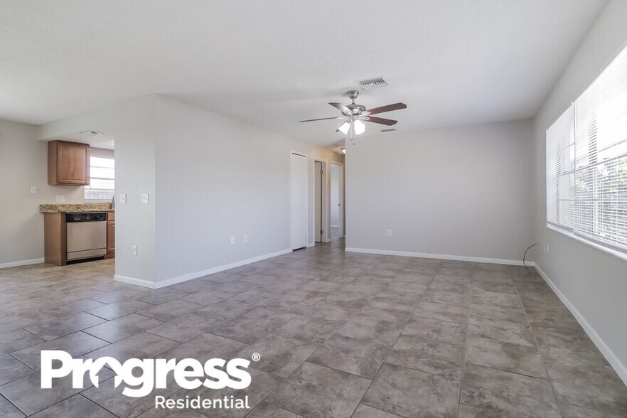 Building Photo - 3837 Stonemont Dr