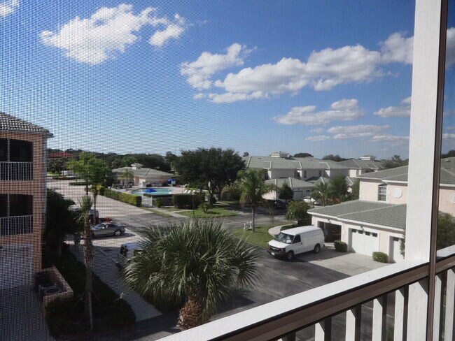 Building Photo - Modern 2BD/2BA Condo in Gondola Park