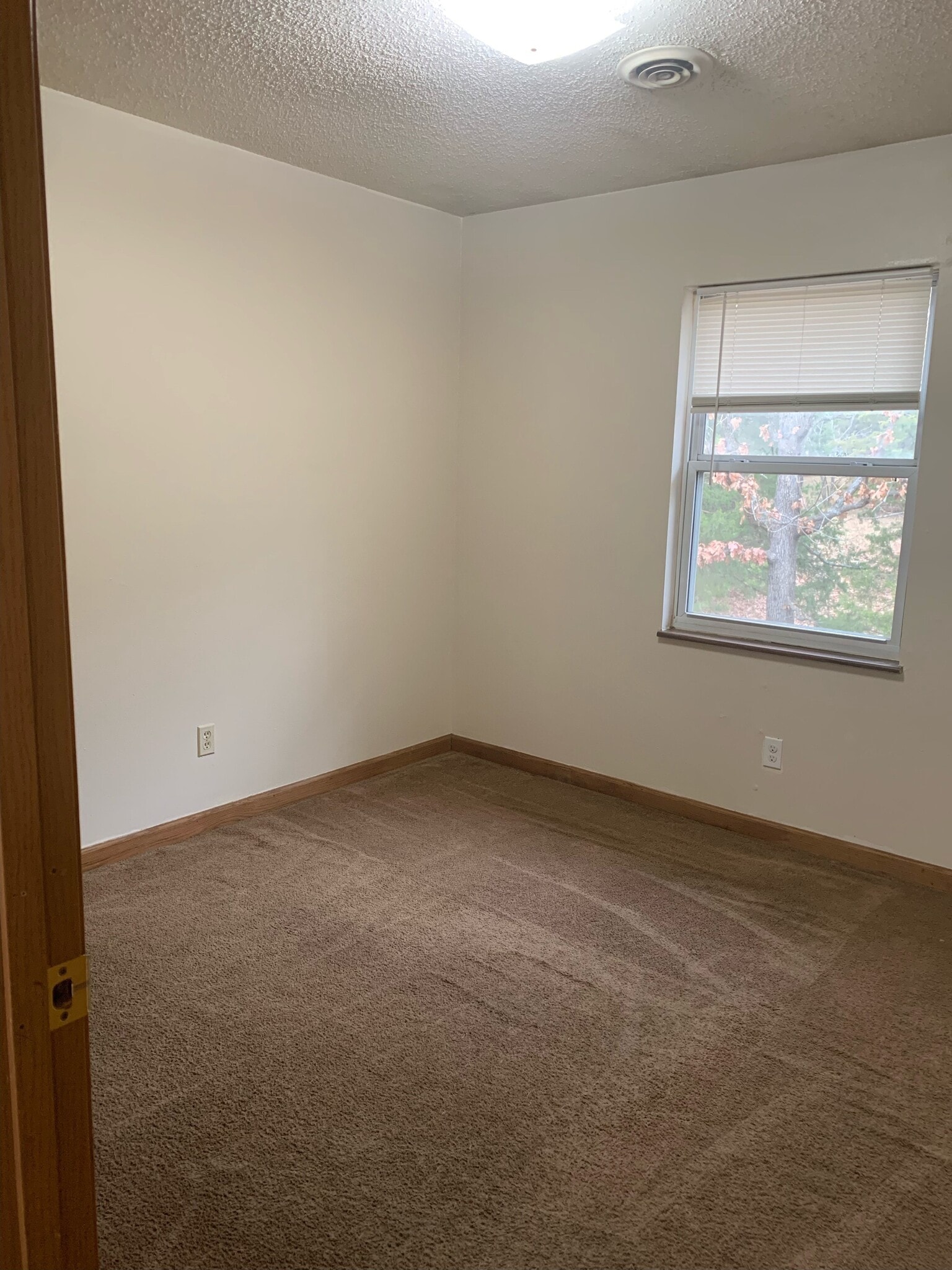 Building Photo - 1050 Plaza Ct N