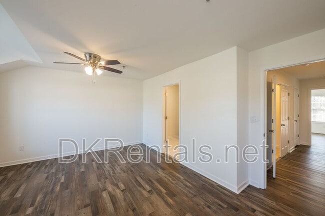 Building Photo - 215 Morris Ln