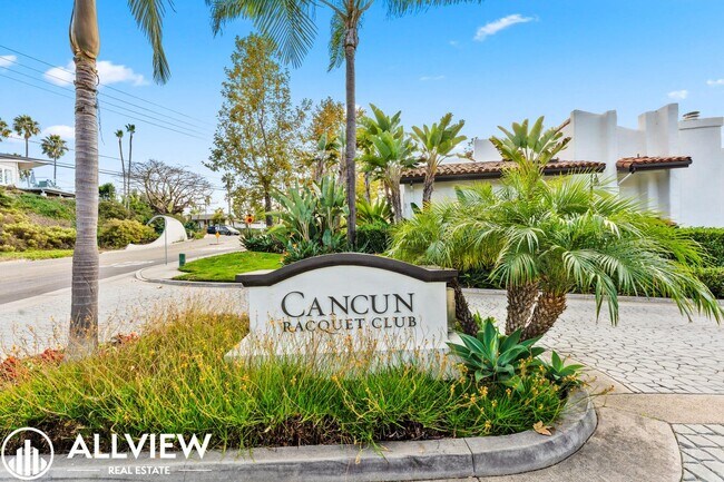Building Photo - Upgraded 2-Bedroom Townhome in the Gated C...