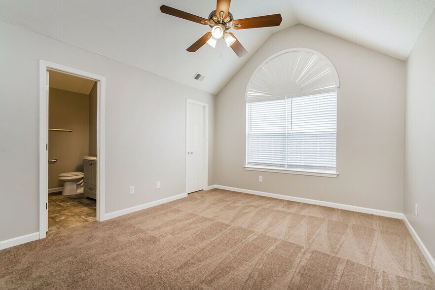 Building Photo - 2780 Highland Hill Pkwy