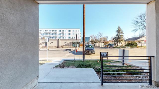 Building Photo - 4120 E Warren Ave