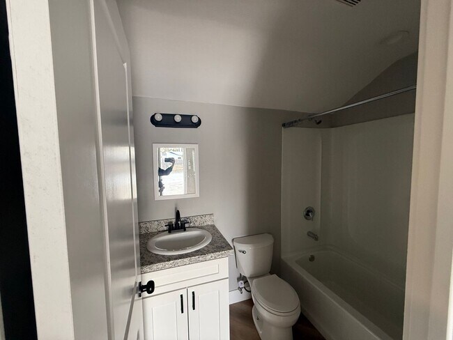 Building Photo - Multi Generation Home 4 Bedroom 3 Bath