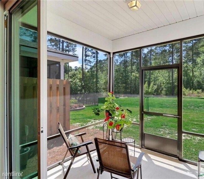 Building Photo - 3 br, 2.5 bath Townhome - 244 Lake Lily Dr