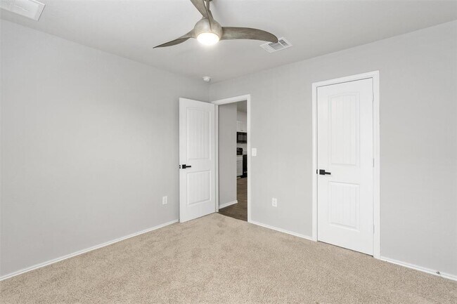 Building Photo - 6021 Roderick Dr