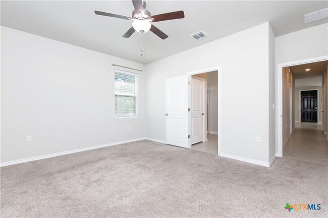 Building Photo - 121 Lafitte Dr