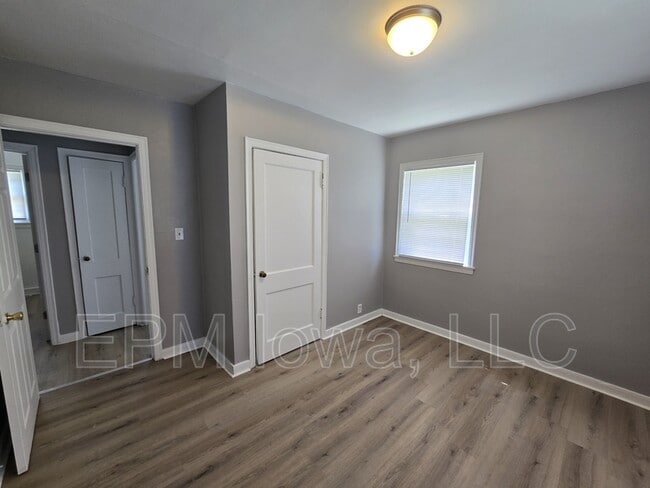 Building Photo - 602 Logan Ave
