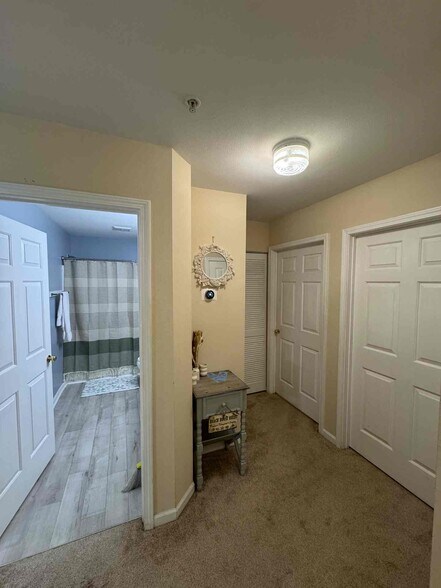 Building Photo - 1234 River Oaks Dr