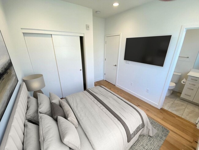 Building Photo - Advent - Three Story Townhome W/ Attached ...